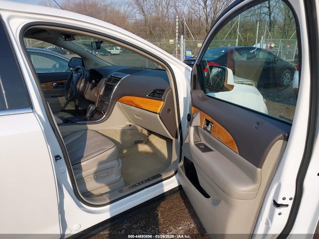 Продаж на аукціоні авто 2011 Lincoln Mkx, vin: 2LMDJ8JK8BBJ01690, номер лоту: 44693890