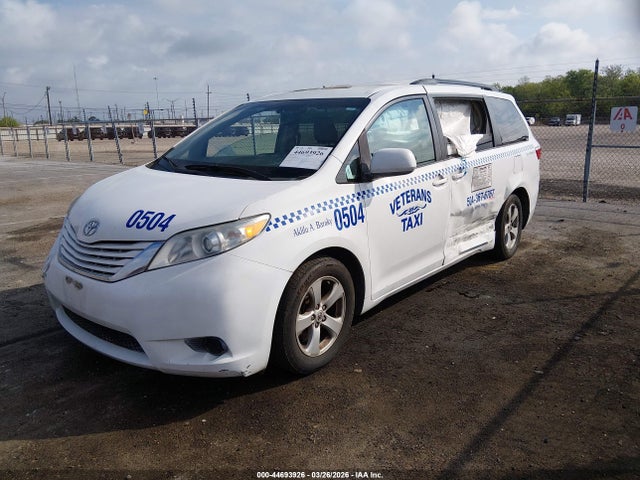 5TDKK3DC1FS639938 Toyota Sienna Le 8 Passenger