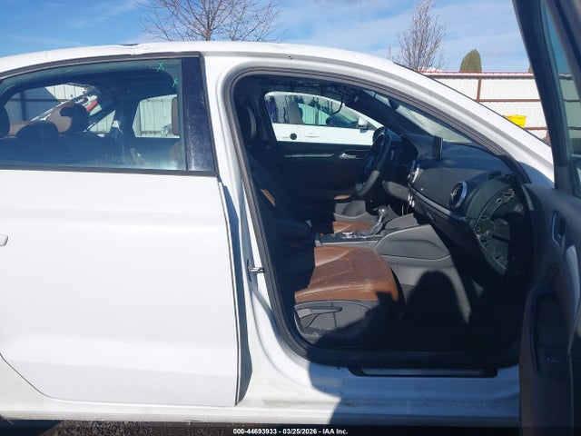 2017 AUDI A3 WAUAUGFF9H1035751 Photo 4