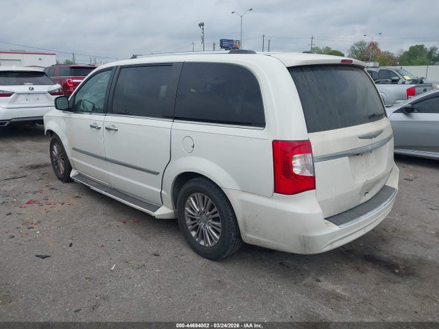 2011 CHRYSLER TOWN & COUNTRY 2A4RR6DG1BR759296 Photo 2