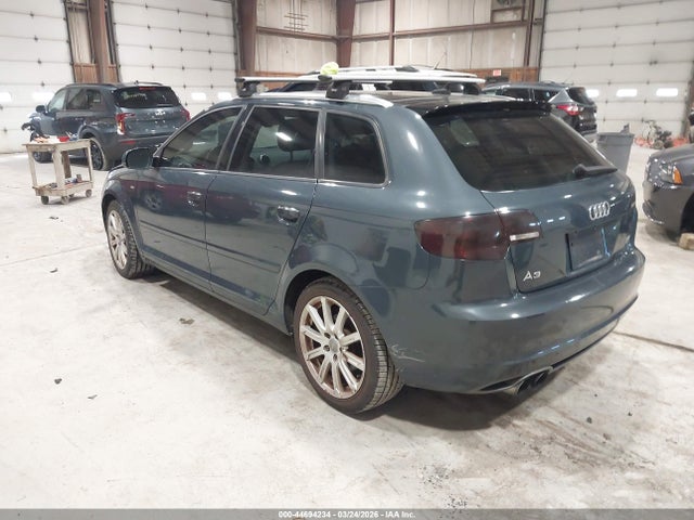 2011 AUDI A3 WAUMFAFM4BA014767 Photo 2