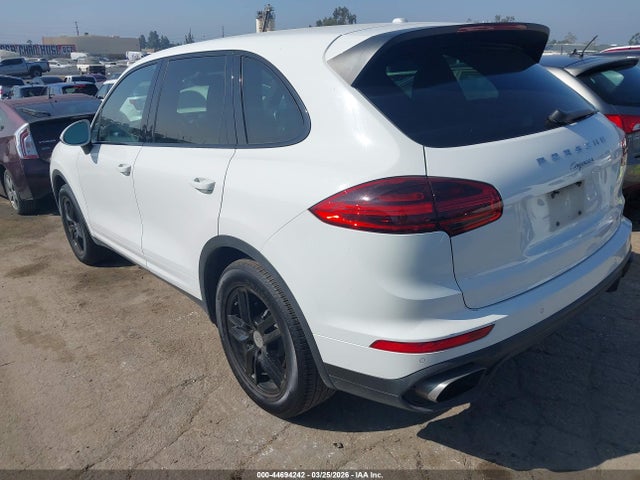 2016 PORSCHE CAYENNE WP1AA2A23GKA14999 Photo 2