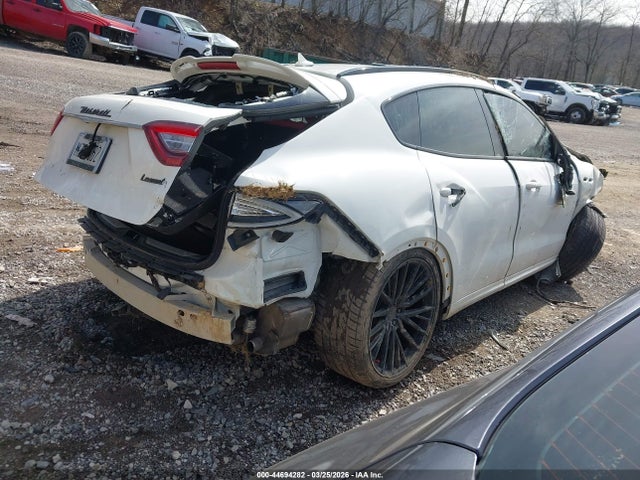 2019 MASERATI LEVANTE ZN661XUS4KX328204 Photo 3