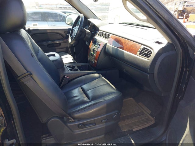 44694433 :رقم المزاد ، 1GNSKJE70ER101886 vin ، 2014 Chevrolet Suburban 1500 Lt مزاد بيع
