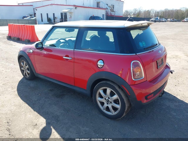 2010 MINI COOPER S WMWMF7C56ATW89197 Photo 2