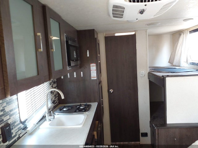 44694523 :رقم المزاد ، 4X4TWDV11JY092091 vin ، 2018 Forest River Wildwood X مزاد بيع