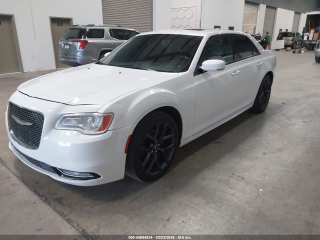 2017 CHRYSLER 300 2C3CCABG7HH593727 Photo 1