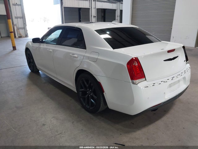 2017 CHRYSLER 300 2C3CCABG7HH593727 Photo 2