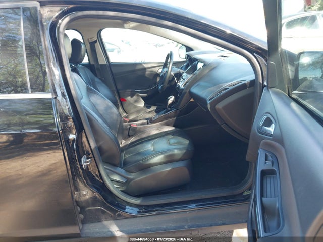 1FADP3N22GL395919 Ford Focus Titanium