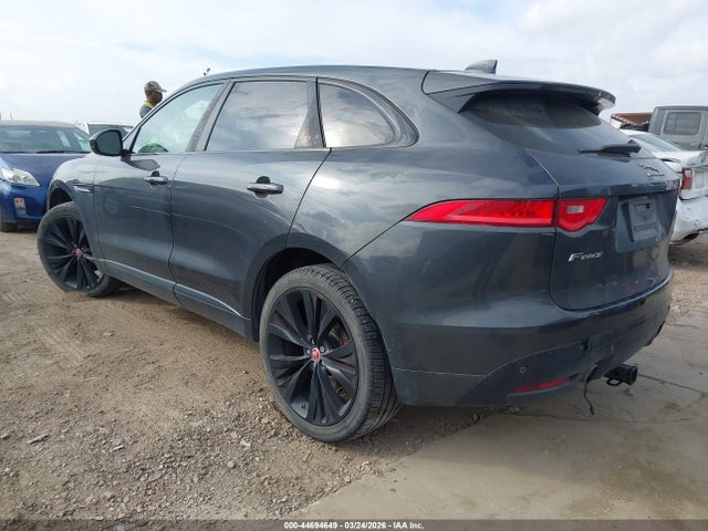 2018 JAGUAR F-PACE SADCM2FV3JA243110 Photo 2