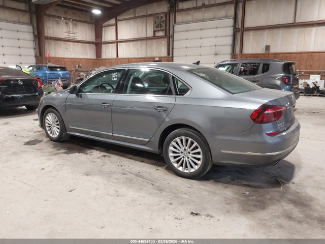 2017 VOLKSWAGEN PASSAT 1VWBT7A3XHC046671 Photo 2