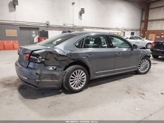 2017 VOLKSWAGEN PASSAT 1VWBT7A3XHC046671 Photo 3