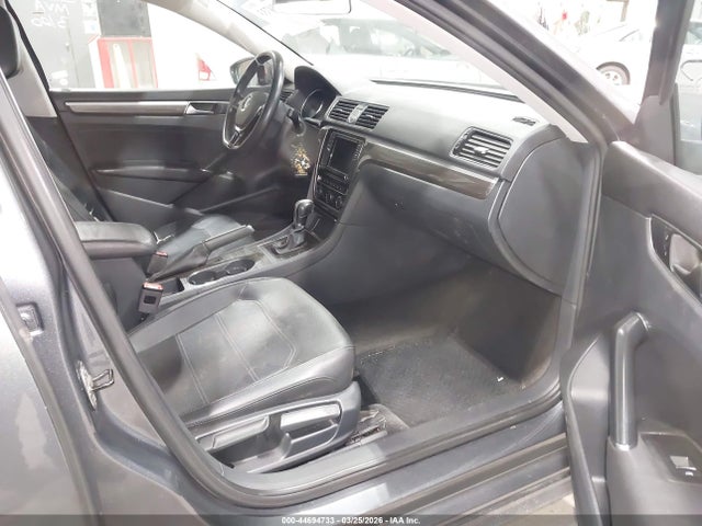 2017 VOLKSWAGEN PASSAT 1VWBT7A3XHC046671 Photo 4