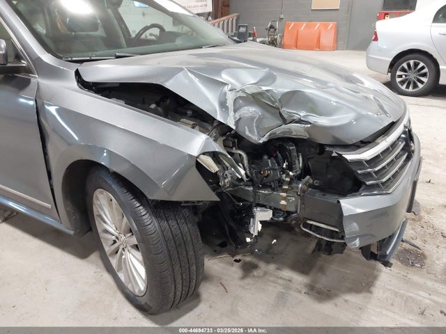 2017 VOLKSWAGEN PASSAT 1VWBT7A3XHC046671 Photo 5