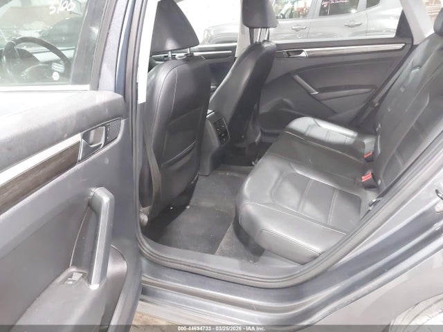 2017 VOLKSWAGEN PASSAT 1VWBT7A3XHC046671 Photo 7