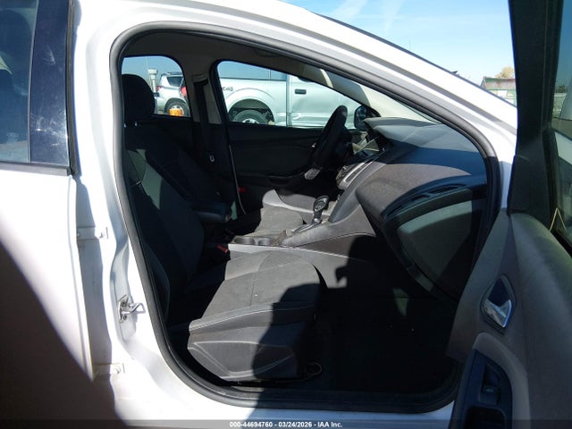 1FADP3F24EL255527 Ford FOCUS SE