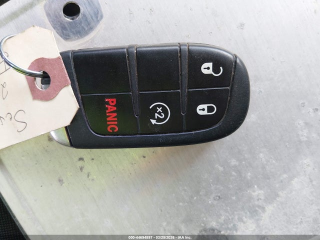 44694897 :رقم المزاد ، ZACNJBBB8KPK74358 vin ، 2019 Jeep Renegade Latitude 4x4 مزاد بيع