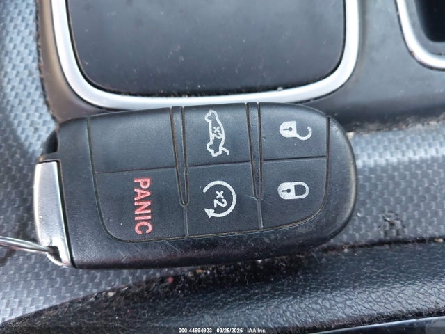44694923 :رقم المزاد ، 2C3CCABG4FH743144 vin ، 2015 Chrysler 300 300s مزاد بيع