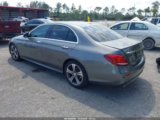 2017 MERCEDES-BENZ E 300 WDDZF4JB3HA082573 Photo 2