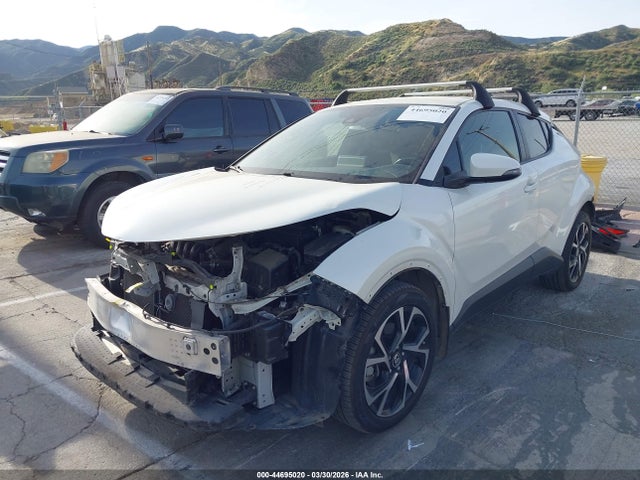 Toyota C-HR XLE 2020 JTNKHMBX6L1069336 Image 2