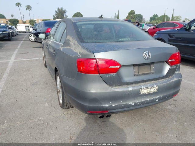 44695042 :رقم المزاد ، 3VWLZ7AJ7BM357644 vin ، 2011 Volkswagen Jetta 2.5l Sel مزاد بيع