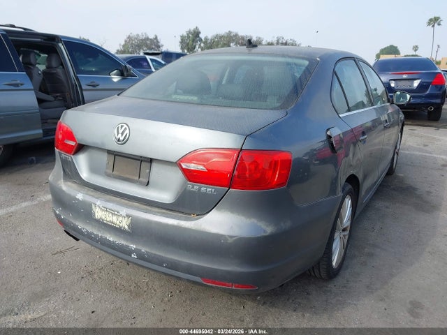44695042 :رقم المزاد ، 3VWLZ7AJ7BM357644 vin ، 2011 Volkswagen Jetta 2.5l Sel مزاد بيع