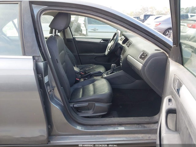 44695042 :رقم المزاد ، 3VWLZ7AJ7BM357644 vin ، 2011 Volkswagen Jetta 2.5l Sel مزاد بيع