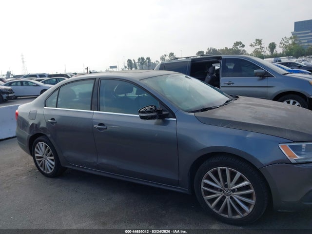 44695042 :رقم المزاد ، 3VWLZ7AJ7BM357644 vin ، 2011 Volkswagen Jetta 2.5l Sel مزاد بيع