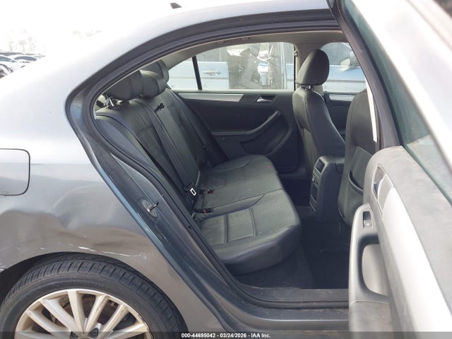 44695042 :رقم المزاد ، 3VWLZ7AJ7BM357644 vin ، 2011 Volkswagen Jetta 2.5l Sel مزاد بيع