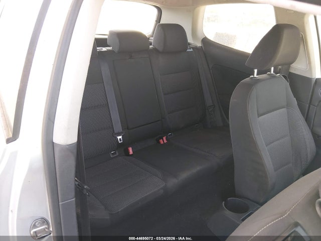44695072 :رقم المزاد ، WVWBA7AJ6BW100156 vin ، 2011 Volkswagen Golf 2.5l 2-door مزاد بيع