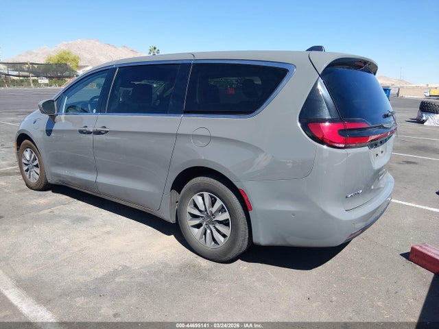 2022 CHRYSLER PACIFICA HYBRID 2C4RC1L70NR124294 Photo 2