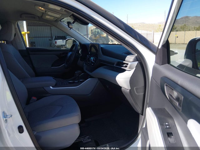 5TDKDRBHXSS582693 Toyota Highlander Le