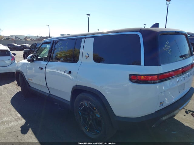 Rivian R1s Adventure 2023 7PDSGABA2PN019817 Image 15