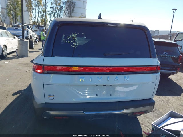 Rivian R1s Adventure 2023 7PDSGABA2PN019817 Image 17