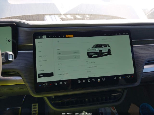 Rivian R1s Adventure 2023 7PDSGABA2PN019817 Image 19