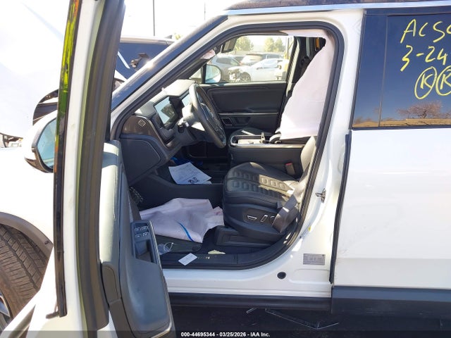 Rivian R1s Adventure 2023 7PDSGABA2PN019817 Image 5