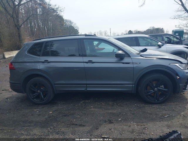 Продаж на аукціоні авто 2023 Volkswagen Tiguan 2.0t Se R-line Black, vin: 3VV8B7AX2PM070304, номер лоту: 44695350