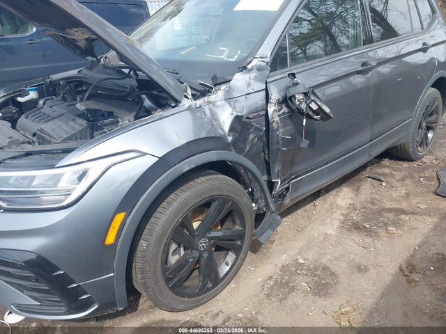 Продаж на аукціоні авто 2023 Volkswagen Tiguan 2.0t Se R-line Black, vin: 3VV8B7AX2PM070304, номер лоту: 44695350