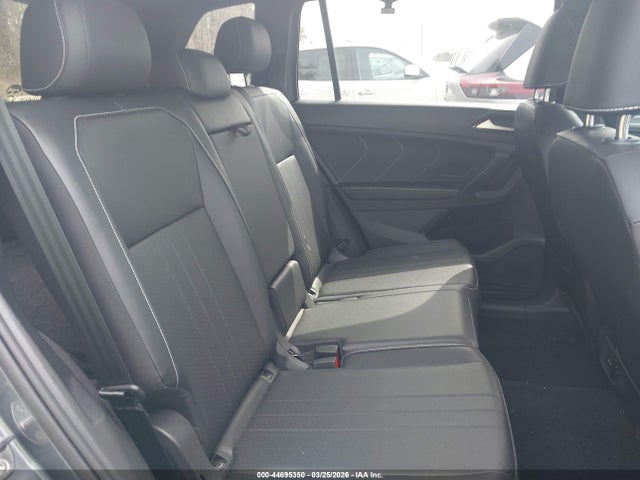 Продаж на аукціоні авто 2023 Volkswagen Tiguan 2.0t Se R-line Black, vin: 3VV8B7AX2PM070304, номер лоту: 44695350