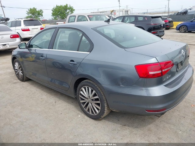 44695393 :رقم المزاد ، 3VWD17AJ9FM214373 vin ، 2015 Volkswagen Jetta 1.8t Se مزاد بيع