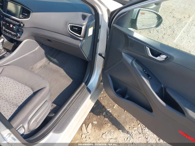 2017 HYUNDAI IONIQ HYBRID KMHC75LC0HU045774 Photo 4