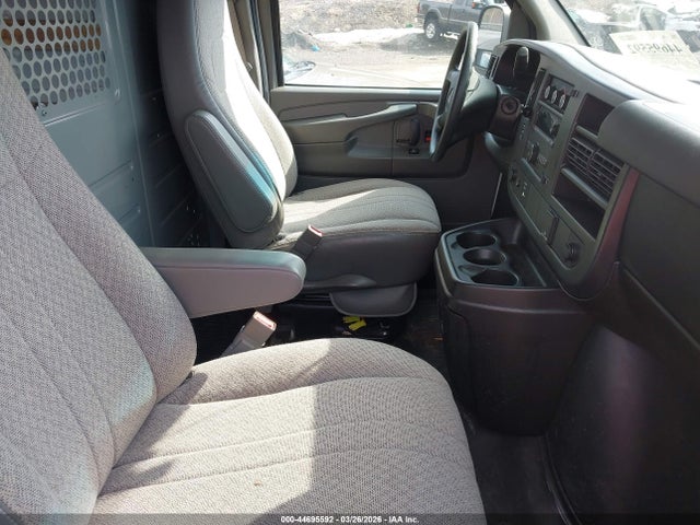 GMC Savana 2500 Work Van 2015 1GTW7FCF8F1902956 Image 5
