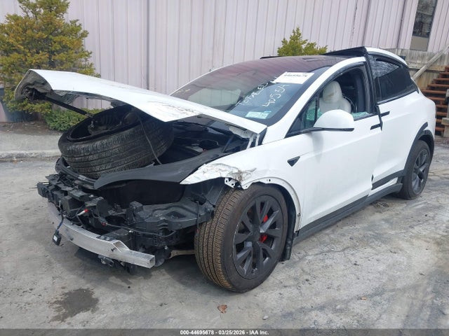Продаж на аукціоні авто 2023 Tesla Model X Plaid Tri Motor All-wheel Drive, vin: 7SAXCBE62PF405547, номер лоту: 44695678