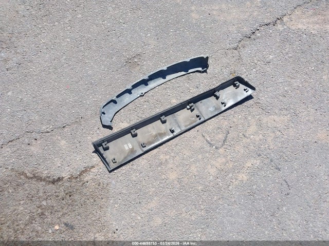 KL7CJKSB8JB733680 Chevrolet TRAX LS