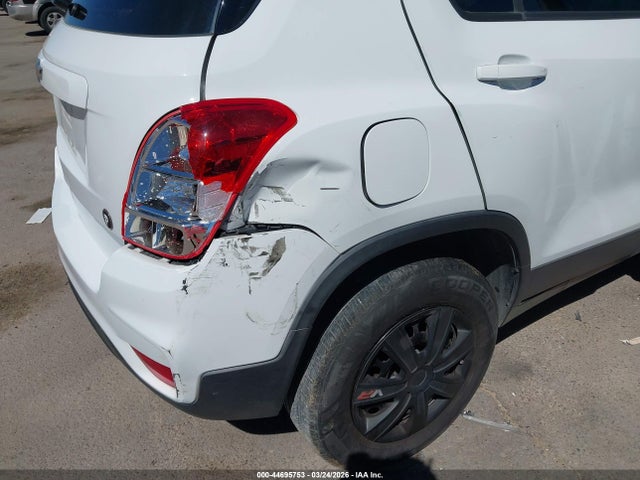 KL7CJKSB8JB733680 Chevrolet TRAX LS