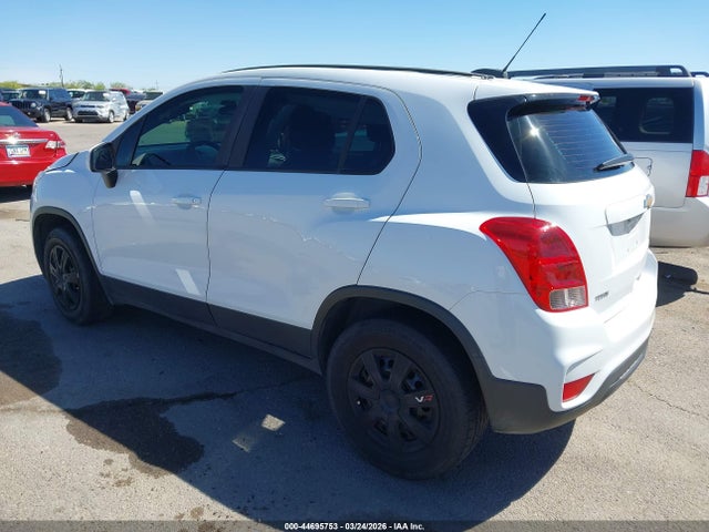 KL7CJKSB8JB733680 Chevrolet TRAX LS