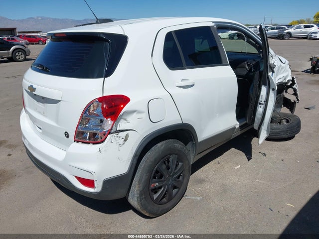 KL7CJKSB8JB733680 Chevrolet TRAX LS