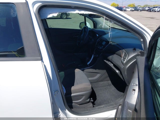 KL7CJKSB8JB733680 Chevrolet TRAX LS