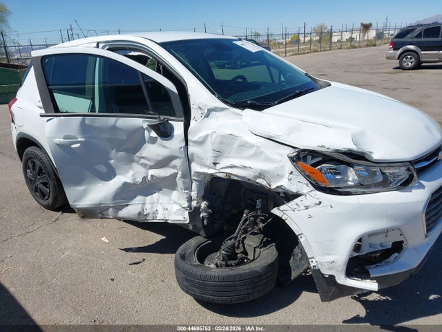 KL7CJKSB8JB733680 Chevrolet TRAX LS