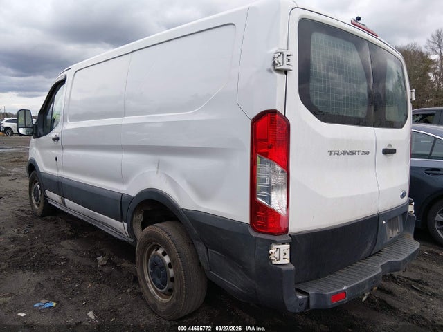 44695772 :رقم المزاد ، 1FTNR1ZM4FKA89821 vin ، 2015 Ford Transit-250 مزاد بيع